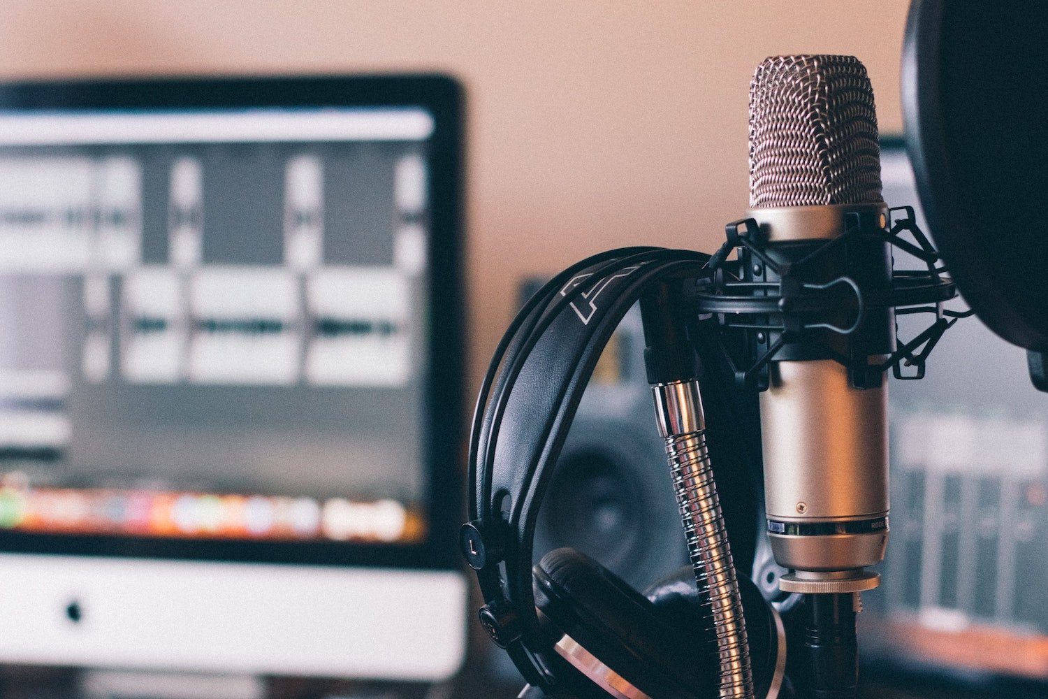 Recording Online Podcasts with the Right Tools (and Avoiding